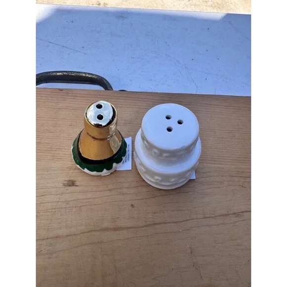 Cracker Barrel Wedding Cake Champagne Salt Pepper Shakers Set New - Picture 4 of 7